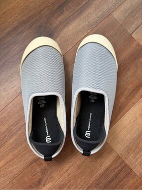 Mahabis Summer Slippers in Light Gray with Cream and Orange Insoles